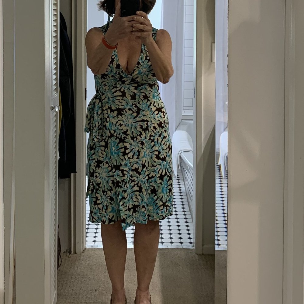 Diane von Furstenberg wrap dress, 100% silk, size 8